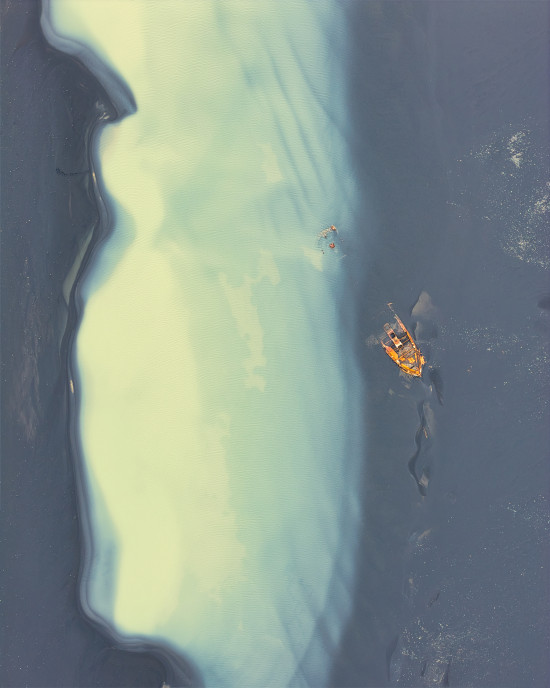 Lost Ship in the Glacial Sands