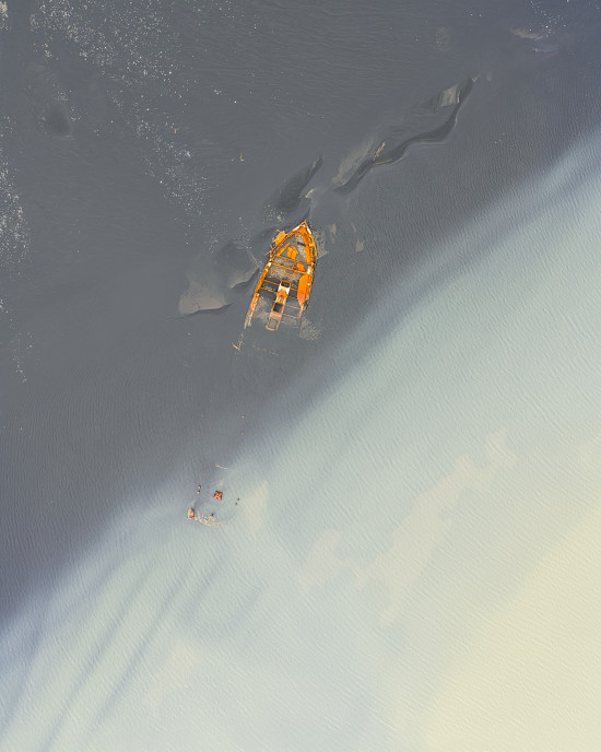 Lost Ship in the Glacial Sands