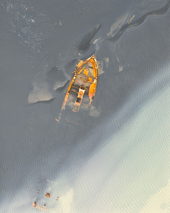 Lost Ship in the Glacial Sands