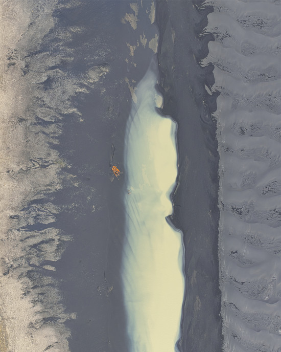 Lost Ship in the Glacial Sands