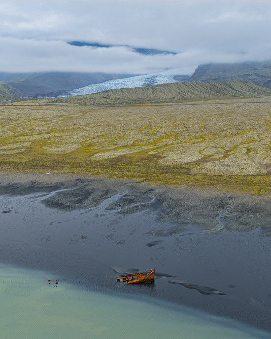 Lost Ship in the Glacial Sands